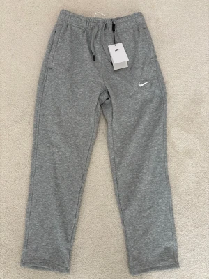 Nike mjukisbyxor för damer - Helt ny