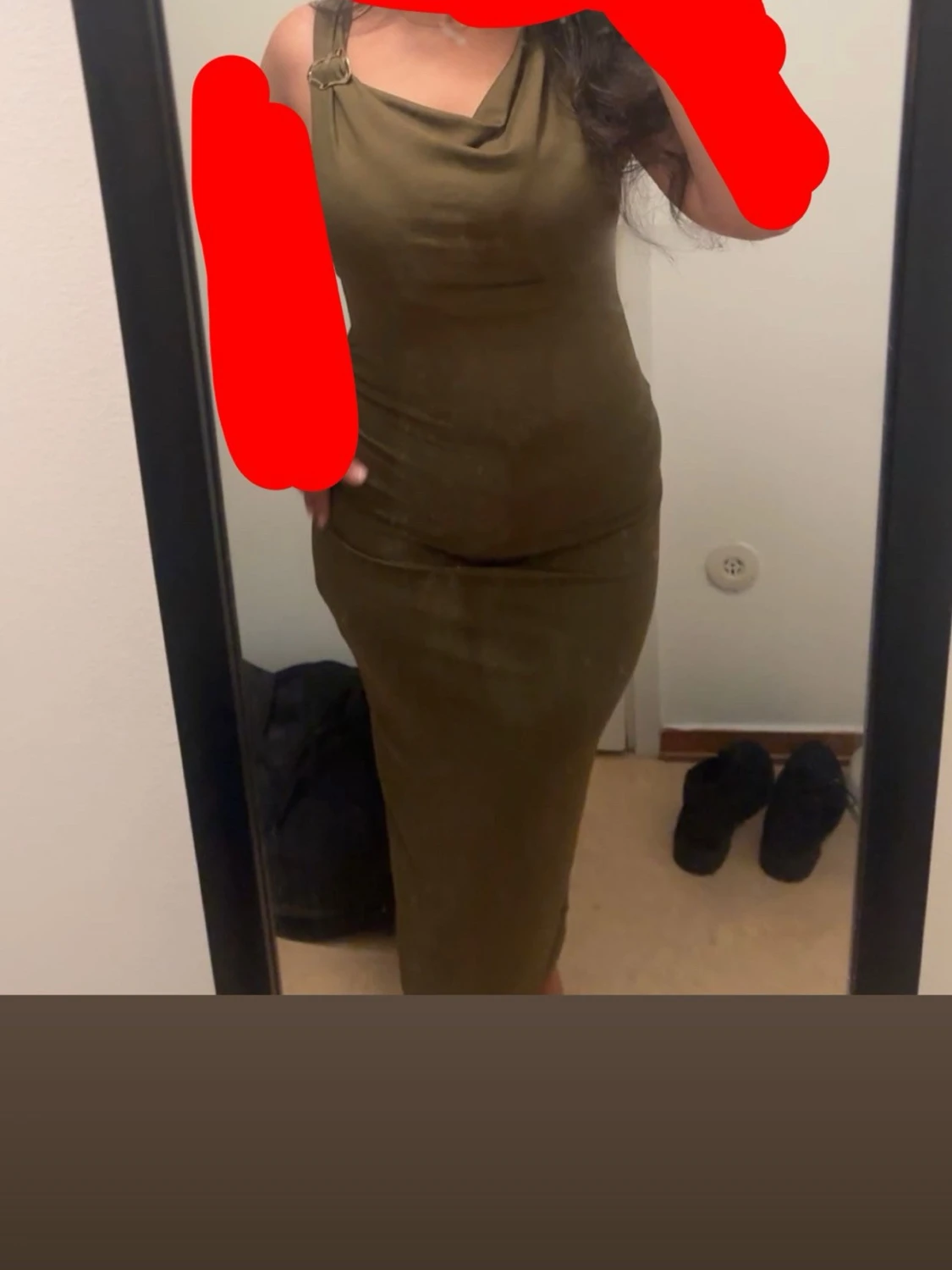 Olivgrön långklänning med draperad hals - 1