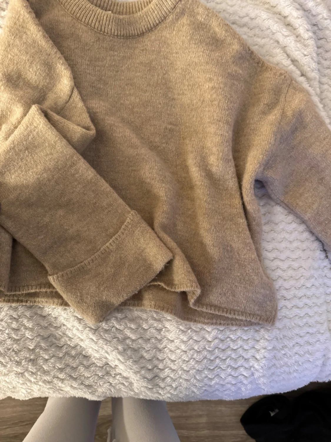 Beige croppad stickad tröja - 1