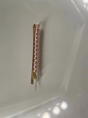 Hårspänne - Ett rosa hårspänne 