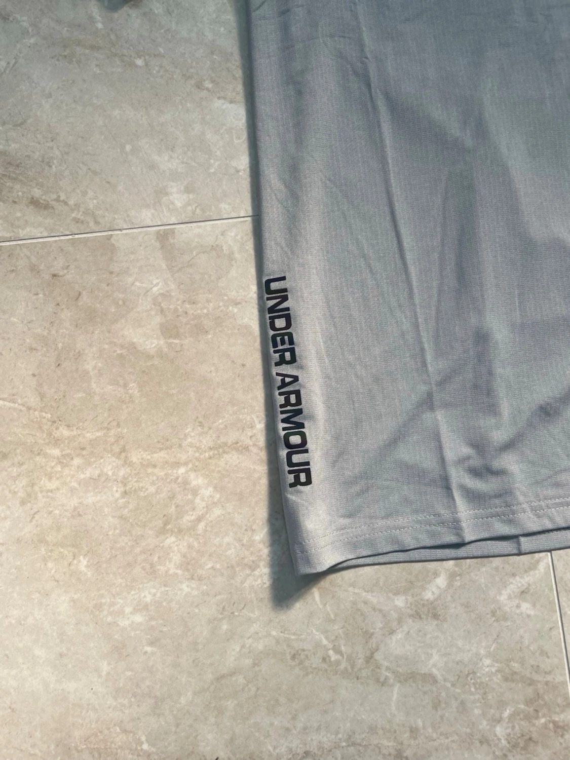 Ljusgrå träningströja Under Armour - 1