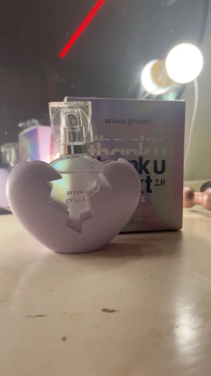 Ariana Grande Thank U Next 2.0 parfym - Säljer Ariana Grande Thank U, Next 2.0 parfym 30 ml, ca 90% kvar, endast Swish. Skriv privat för mer information 