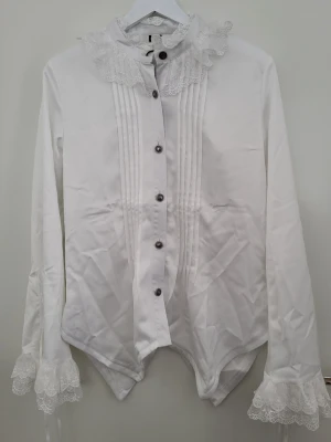 Castletoo ouji blouse - It had small pink stains when I bought it, I haven't tried to remove them. It has cross lace and lacing on the sleeves  Size L, measurements: Length (shoulder to tip) 76, Bust 96, Sleeve length with lace 67.5, Shoulder width 39 
