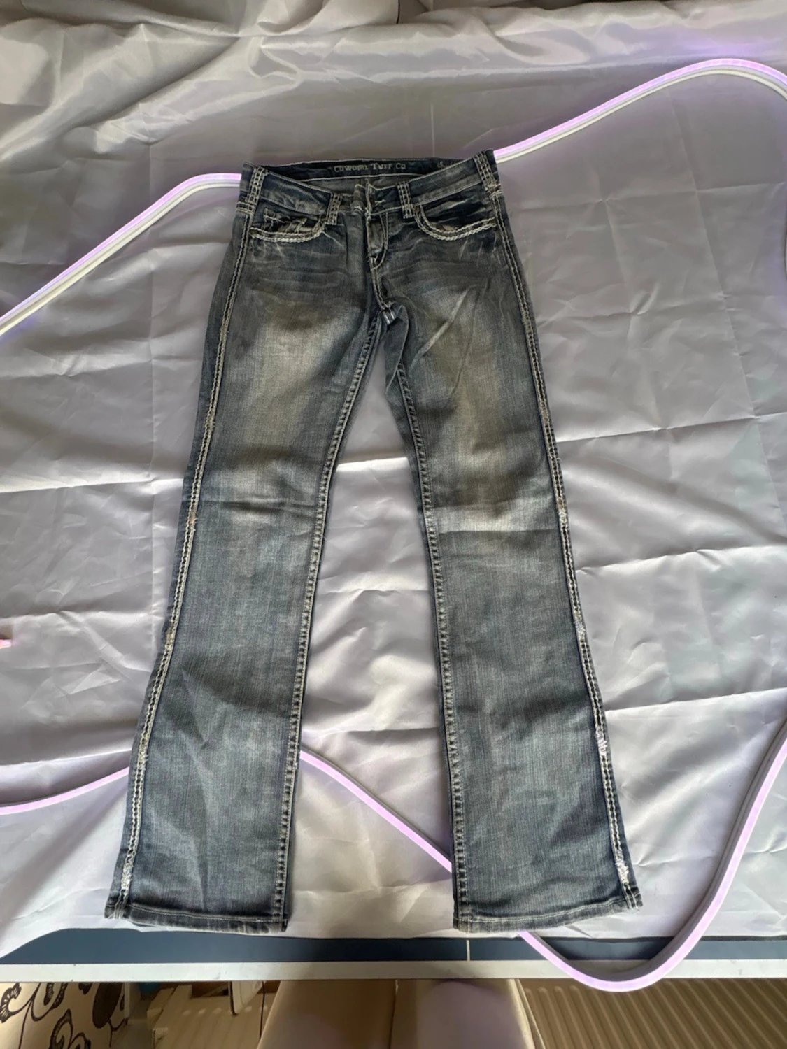 Gråa jeans med bling från Cowgirl tuff Y2k - 1