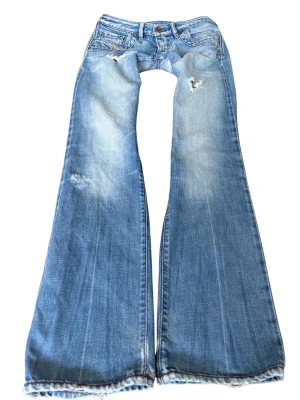 Ljusblå vintage diesel superlågmidjade jeans - Sååå sjukt snygga vintage diesel superlågmidjade jeans!
