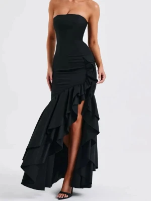 Balklänning Babyboo  - Superfin volangklänning från Babyboo, fin till bal eller finare tillfälle. Prislapp kvar endast testad.