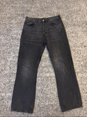 Mörkgrå bootcut weekday jeans w33 l34 - Säljer nu ett par fina jeans från weekday, skriv vid frågor mvh William :)