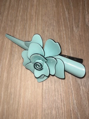 Hårklämma - 💫Hårklämma fungerande i blomform💫