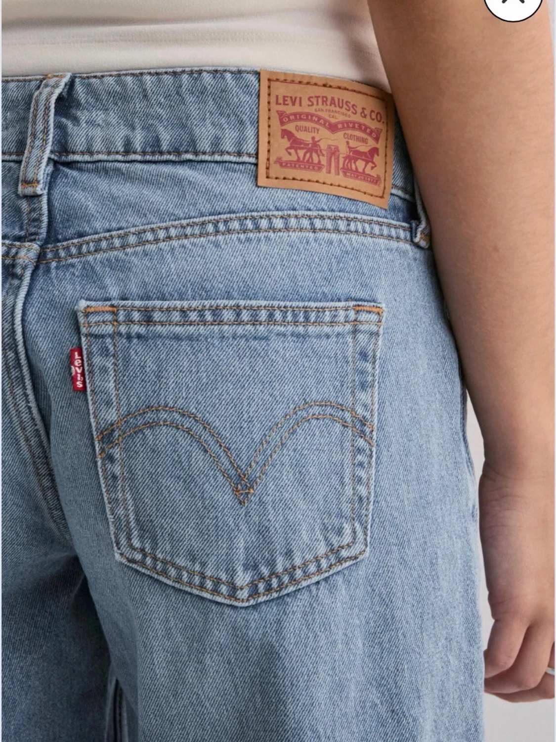 Blåa  jeans med hål - 2