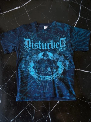 Disturbed t-shirt - Säljer en snygg Disturbed band t-shirt från Fruit of the Loom. Skriv gärna om du har frågor!!