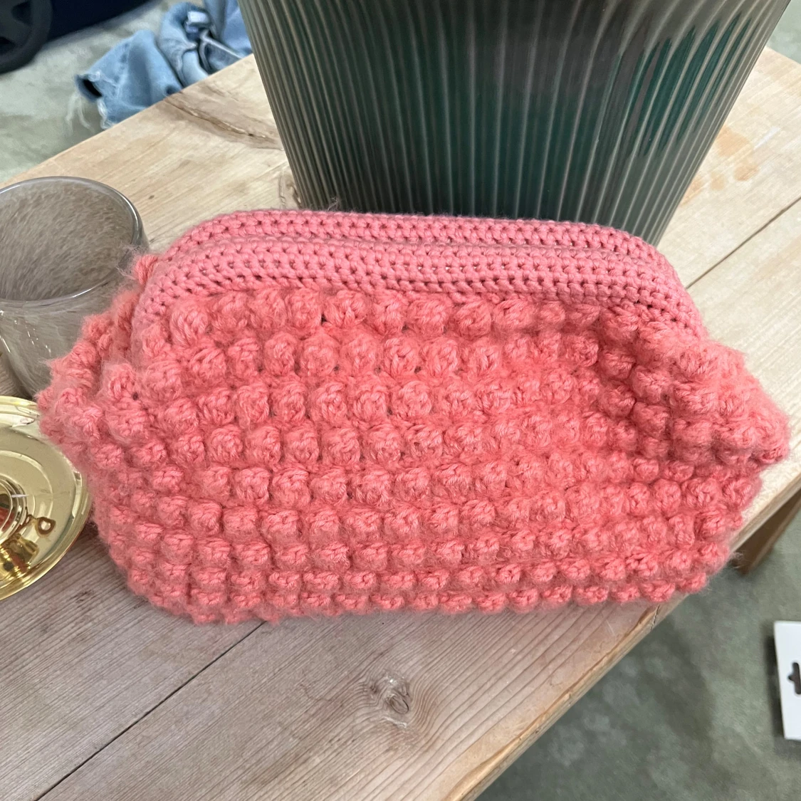Rosa/korall virkad necessär/clutch med bubbelmönster - 2