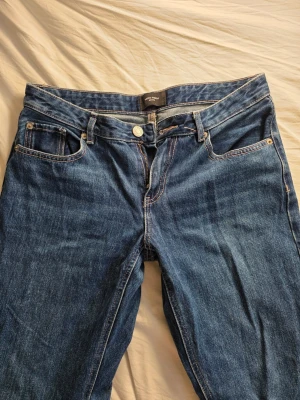 Blå raka jeans från vero moda - Säljer dessa jätte fina jeans från vero moda. Storleken är typ S