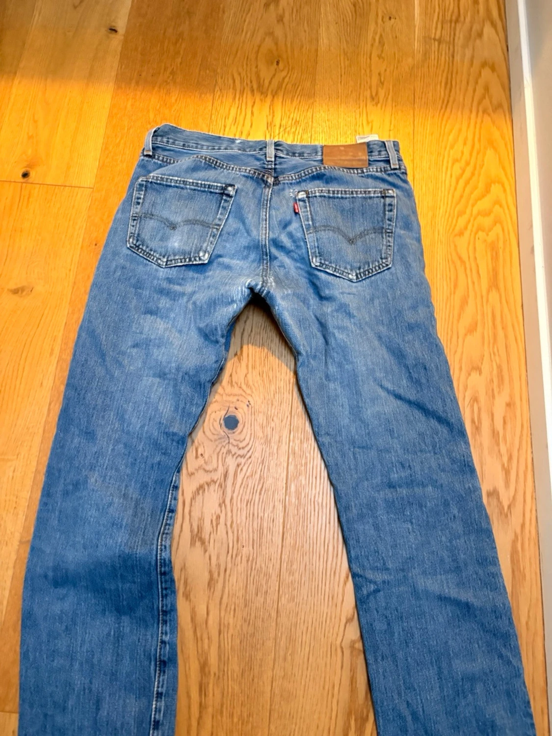 Levi's raka blå jeans med slitning - 2