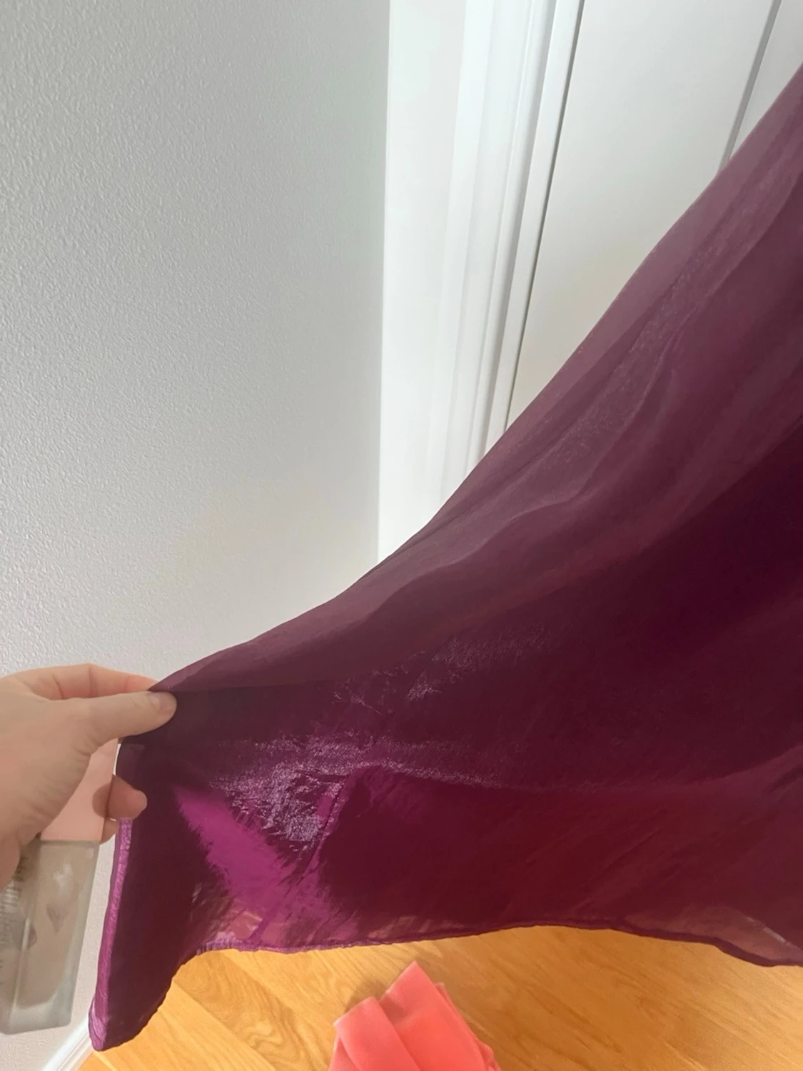 Vinröd långklänning i sidenlook - 1