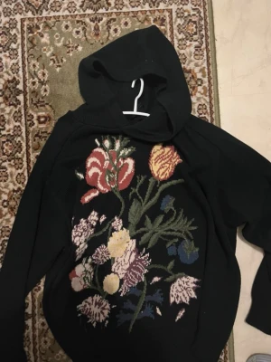 Derschutze garden of Eden Hoodie - Använd 1 gång 