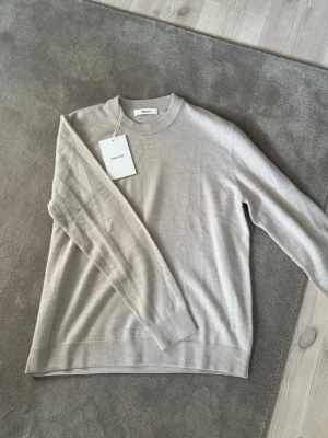 Selected tröja - Beige selected tröja som passar perfekt till vår/sommar. 