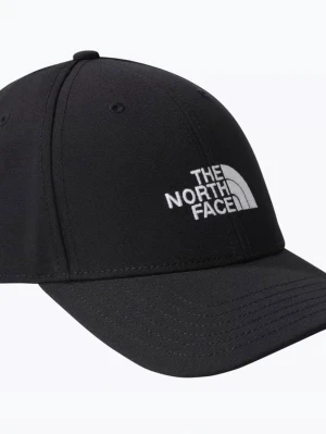 Svart keps från The North Face - Stilren svart keps från The North Face med böjd skärm och justerbart spänne bak. Kepsen har broderad vit logga framtill och är tillverkad i slitstarkt tyg. Perfekt accessoar för en sportig och avslappnad look.