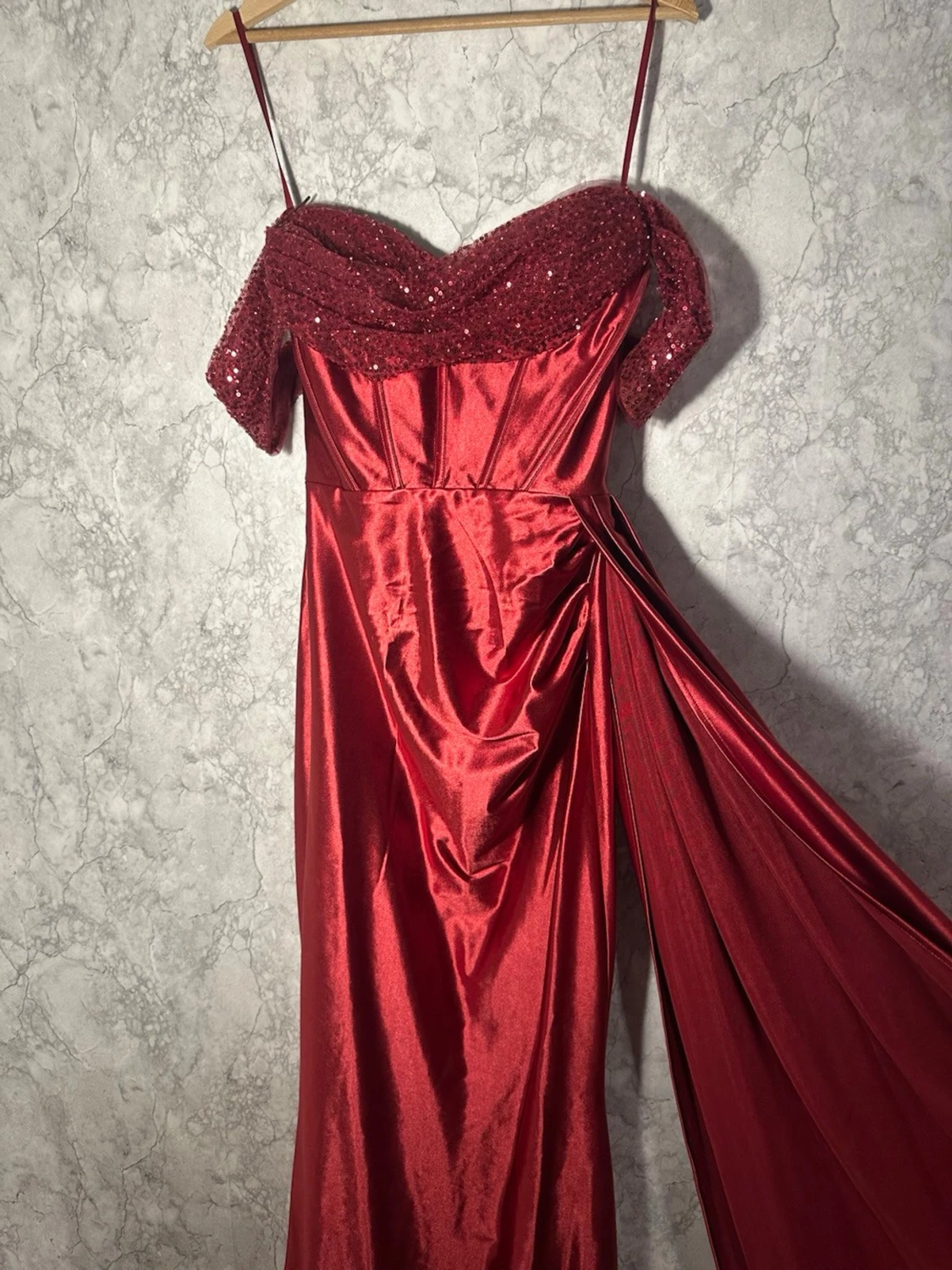 Röd långklänning med paljetter - 1