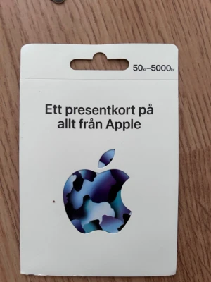 Apple presentkort 2000 kr - Presentkort på allt från Apple, värde på 2000 kr.