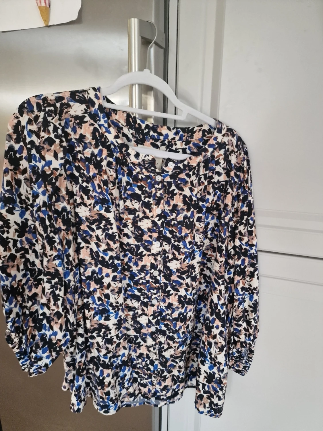 Mönstrad blus från Part Two med knappar