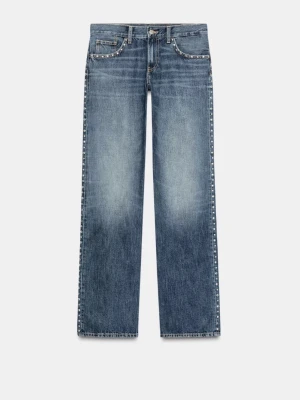 Blå raka jeans med nitar - Säljer dessa raka blåa jeansen med nitar från Zara. De är helt oanvända men lappar och allt kvar!! 