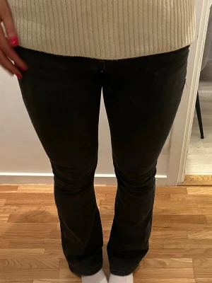 Låg midjade jeans  - Från Gina, är 169