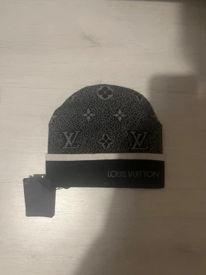 Helt ny mössa  - Helt ny mössa knappt använd 