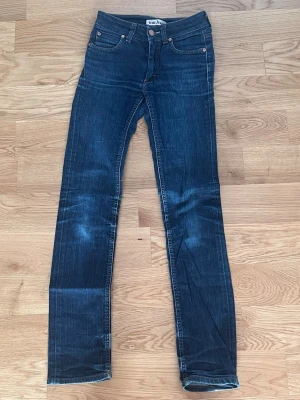 Acne jeans - Snygga jeans av Acne Studios 💯Säljer då dom inte passar. W25 L32. Inga defekter mycket bra skick 💎