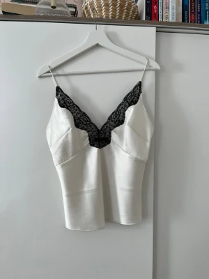 Linne med spets  - Superfin! 