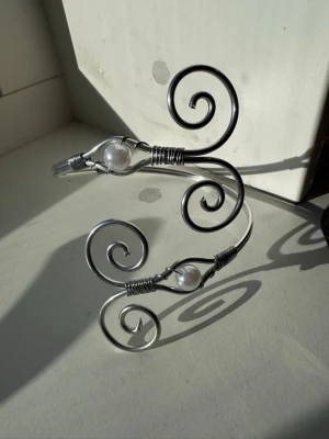 Armcuff  - Finns både i silver och guld💞 Lättböjd material som är enkel att justera. Vid osäkerhet, skriv gärna din till mig din omkrets på armen🥰 Jag gör även customs! 