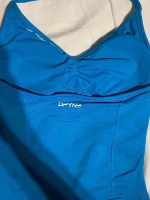 Dfyne strappy top - Laddar upp igen då någon köpte och sedan avbröt, beskrivningen står i sista bilden! Bild på kvittot finns ifall det behövs bevis att den är äkta