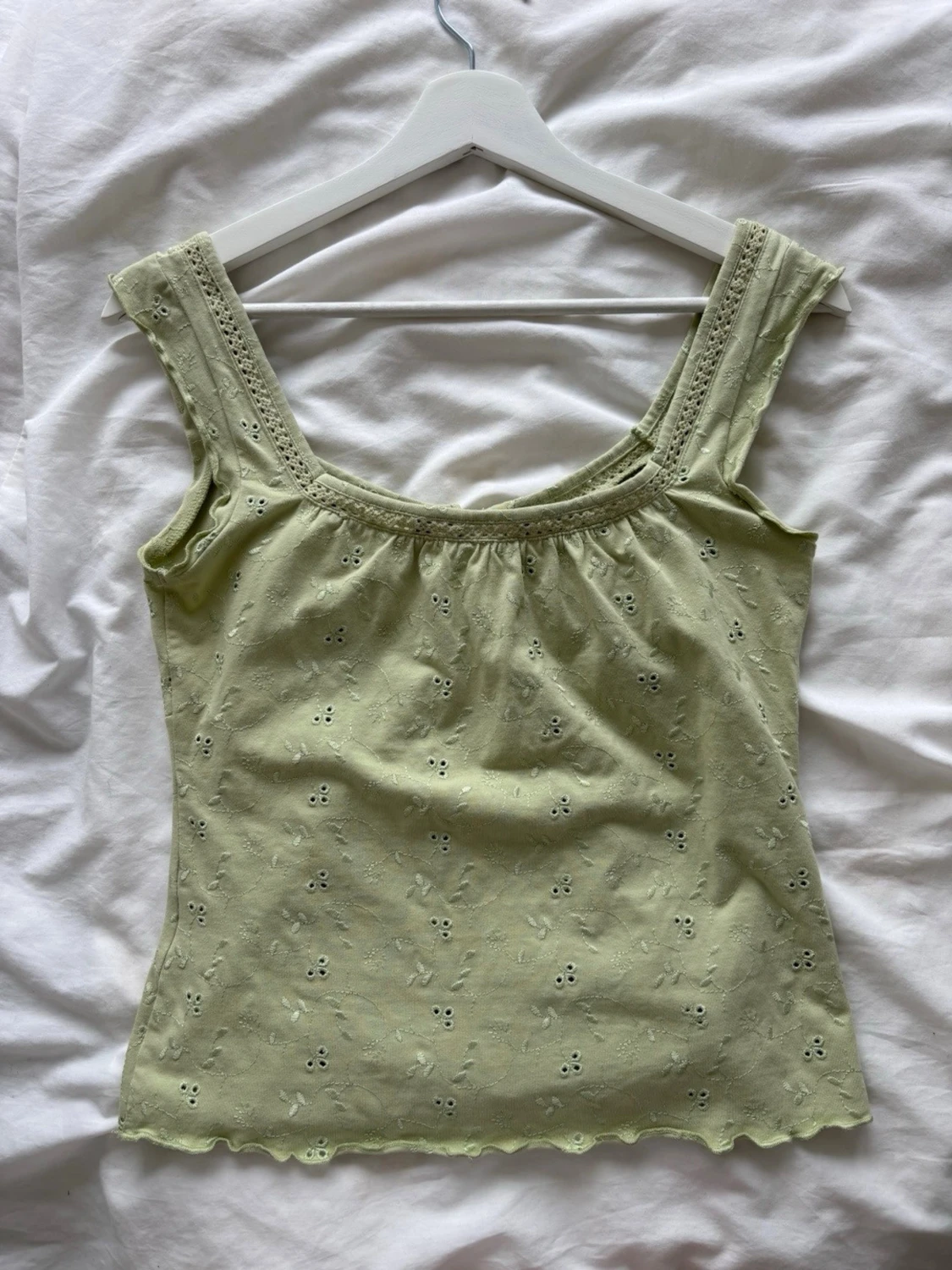 Ljusgrön broderad linnetopp 💋 - 1