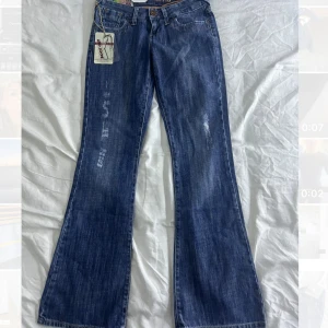 lågmidjade jeans - så snygga lågmidjade bootcut jeans 💕midjemått 37 innerbensmått 78🫰