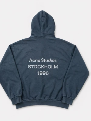 Navy Acne Studios hoodie - Helt ny navy acne studios hoodie i storlek M, endast på provad. Passformen är mer baggy så passar lite större än vanlig m. Kvitto finns, hojta till vid funderingar!