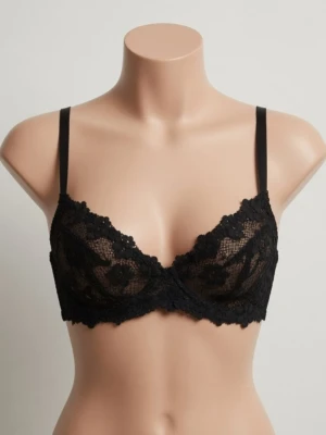 Svart mjuk spets BH / topp utan byglar, från Gina Tricot. SMALL. Fint skick. - Feminin svart mjuk spets BH/topp utan byglar, från Gina Tricot, Strlk Small. Blommig spets, reglerbara axelband, knäppning i ryggen. Fint skick. Skyltdockan visar ungefär hur den ser ut på.