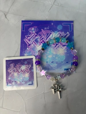 BLADEE//GLUEE - bracelet - ⭐️1st bracelet, sticker included ⭐️ ✨🤍 FREEBIES (godis & random stickers) ingår i alla beställningar över 70kr 🤍
