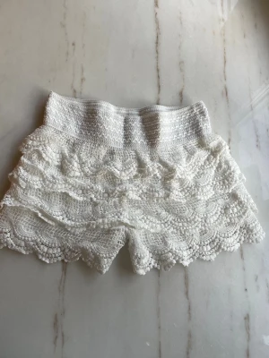 Vita spets shorts - Vita spets shorts passar xs-m