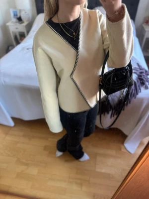 Kappa - Jättesöt cremefärgad kappa som är perfekt till våren❣️Använd ca 5 gånger