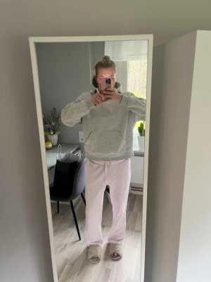 Rosa mjukisbyxor Gina! - Superfina mjukisbyxor från Gina i rosa, 2 små fläckar som ej går bort…