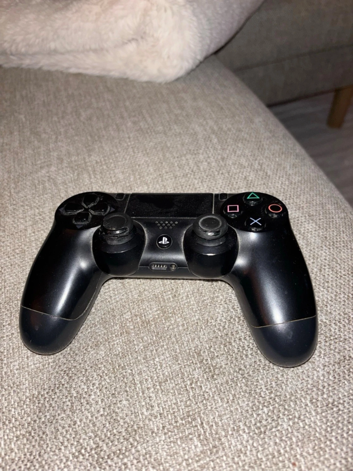 Playstation 4 Slim Vit + 2 kontroller + GTA 5 - 2