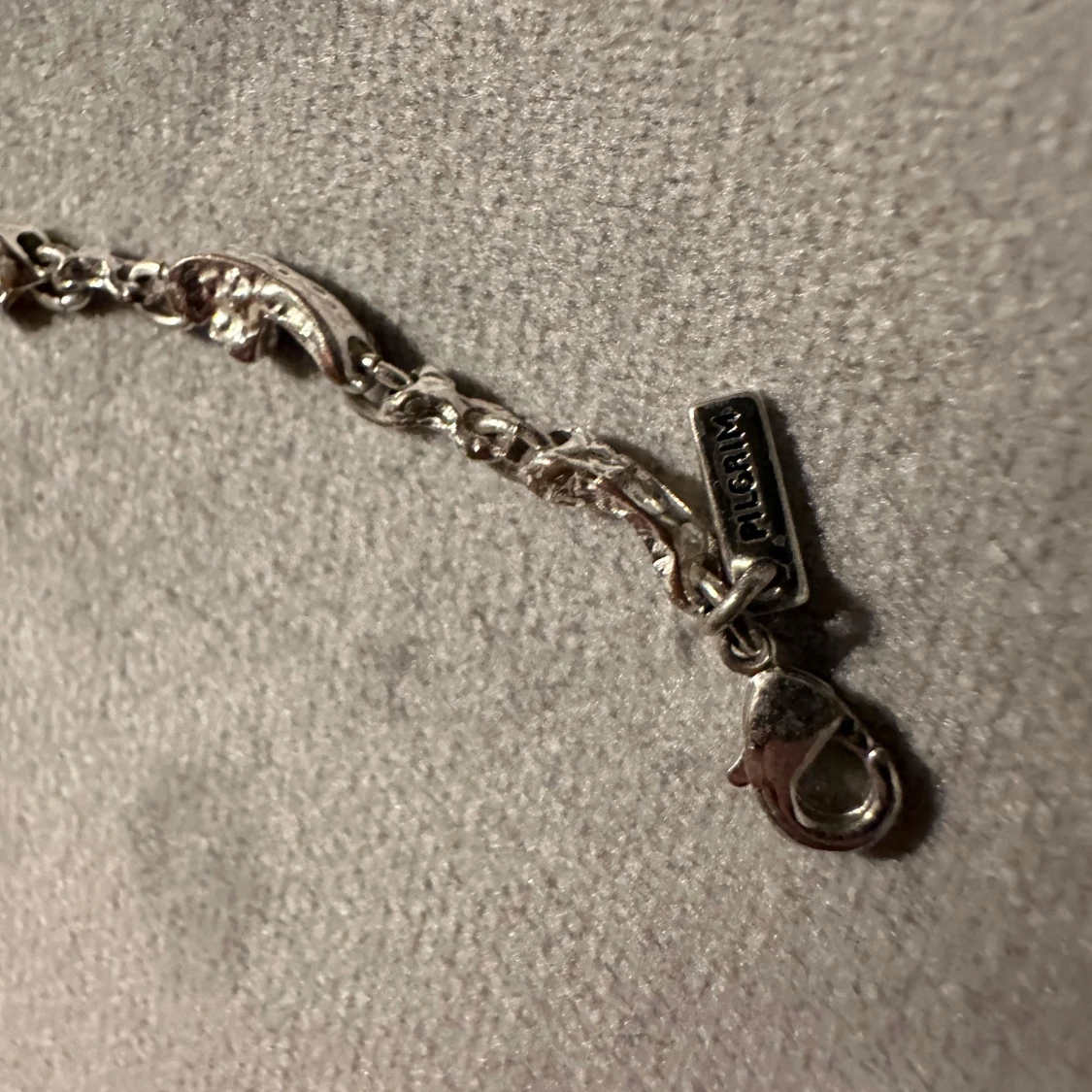 Silverfärgat armband med unik kedjedesign - 91