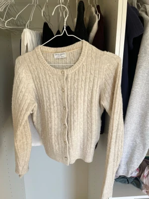 stickad kofta från holly & whyte - från lindex, storlek xs aldrig använd