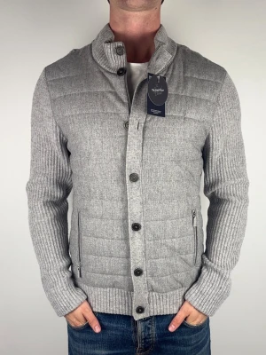 Gran sasso cardigan - Storlek: 52, L/M || Skick: mycket bra || Nypris: Ca 6000kr || Följ för liknande produkter 🌊🍾