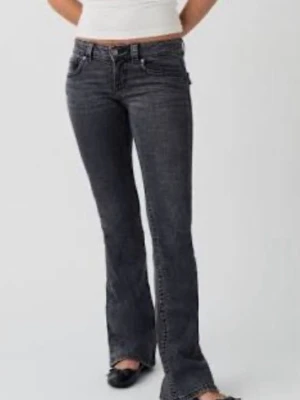 Mörkgrå bootcut jeans - Säkjer mina bootcut jeans från Ginatricot, storlek XS. I bra skick!