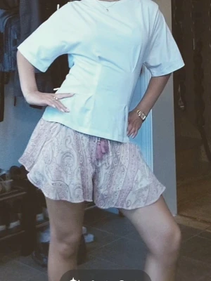 Boho shorts hm - Säljer dessa Boho inspirerade shortsen från hm då de inte används. Superfina under sommaren. Står storlek xxs men passar mig som har xs💗💗