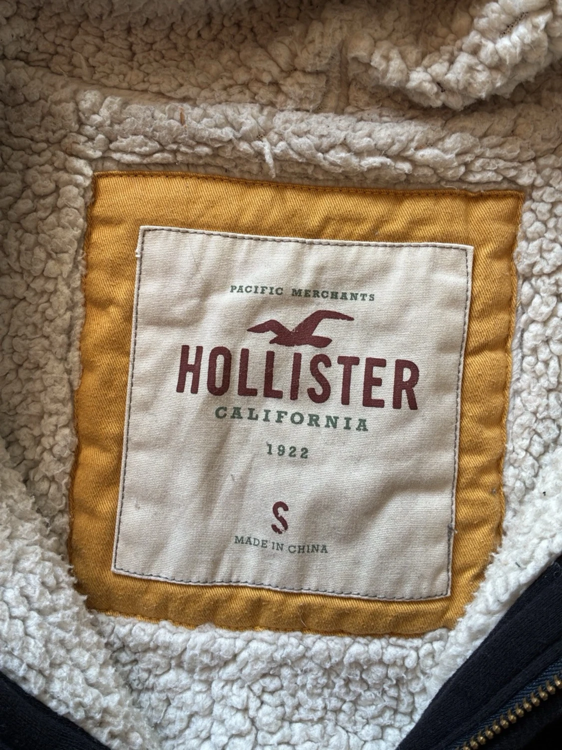 Svart Hollister hoodie med teddyfoder - 1