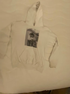 Lil uzi vert hoodie - Passar åxå M