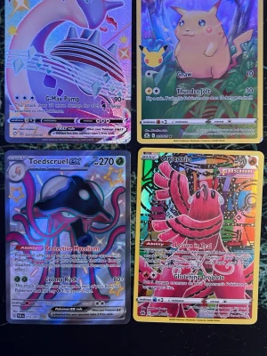Pokémonkort Lapras, Pikachu, Toedscruel, Oricorio - 4 stycken Pokemonkort. 2 i okej skick och 2 i bra skick. Meddela om övriga frågor.