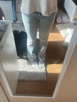 Fina byxor från Gina tricot  - Jätte fina! Har blivit använda några gånger men är jätte fina. Inga skador eller sånt. St XS/36