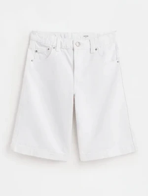 White jean jorts - Vita jorts använd 1 gång i storlek S/36. Köpta i Spanien. Org pris: 6-8 hundra kr.